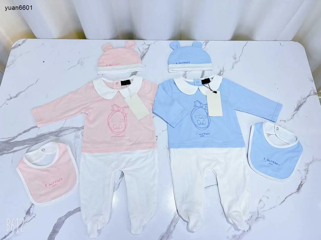 Popular crianças macacões designer infantil bodysuit tamanho 0-18 de três peças de alta qualidade bebê nascido onesie chapéu dos desenhos animados e cachecol dez20