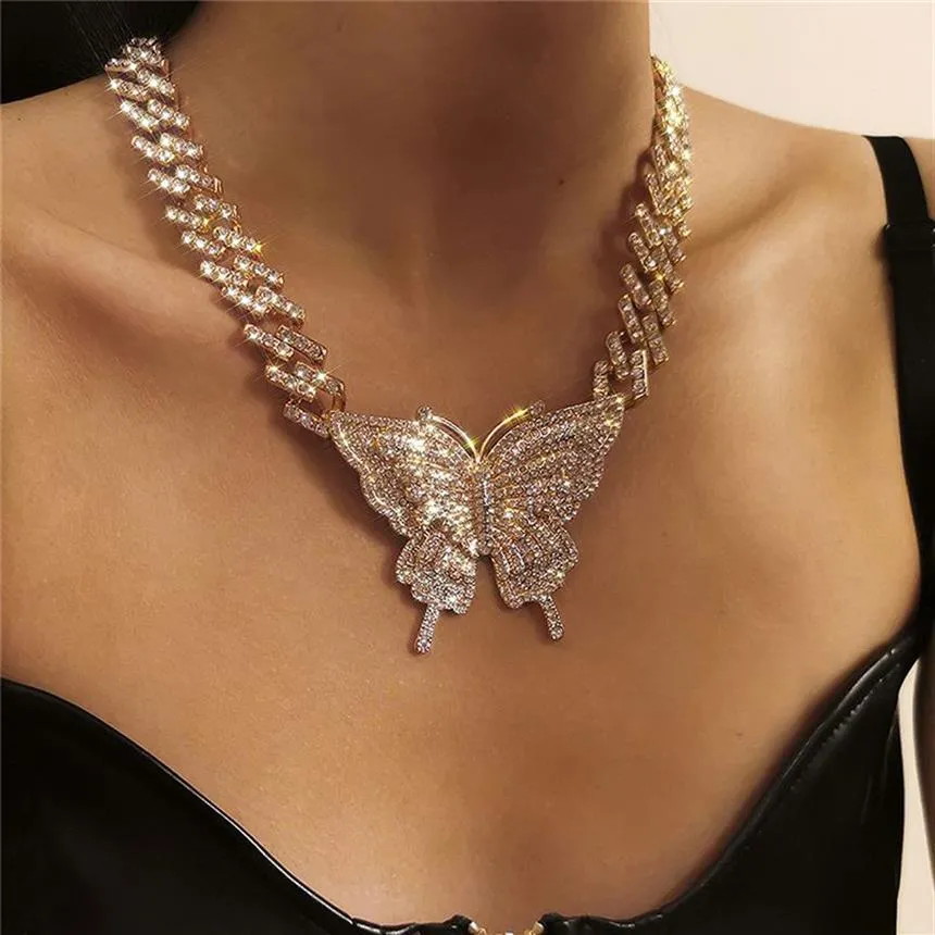 Collane con farfalla da donna Catene a maglie cubane ghiacciate con strass di lusso in oro argento con strass di cristallo Ciondolo animale anime Hip Hop Neck3417