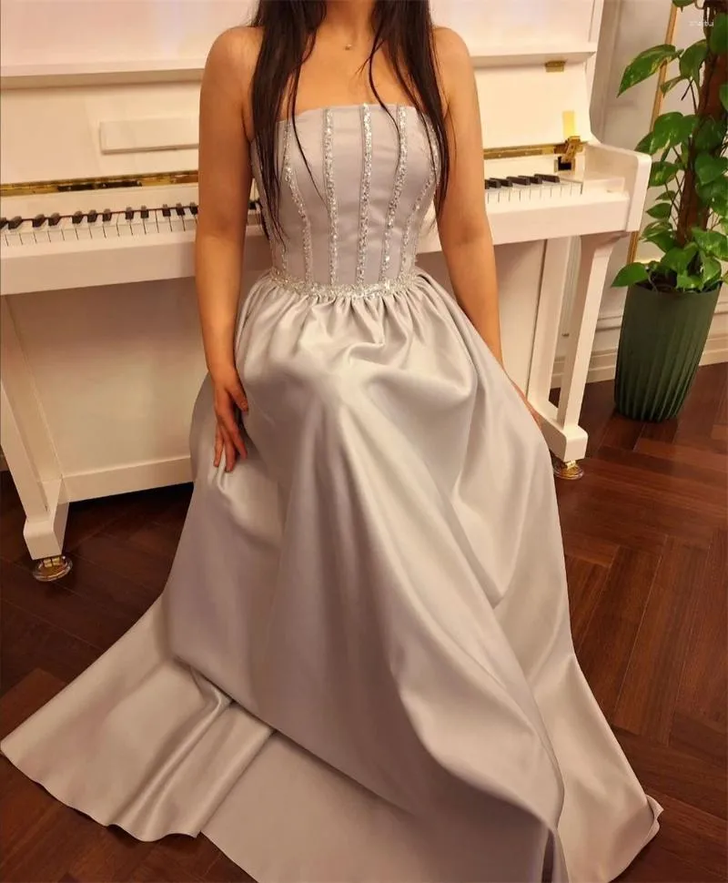 Sukienki imprezowe Yipeisha Wysokiej jakości suknia balowa bez ramiączek Quinceanera cekinowe kwiaty drapowane satynowe satynowe promo
