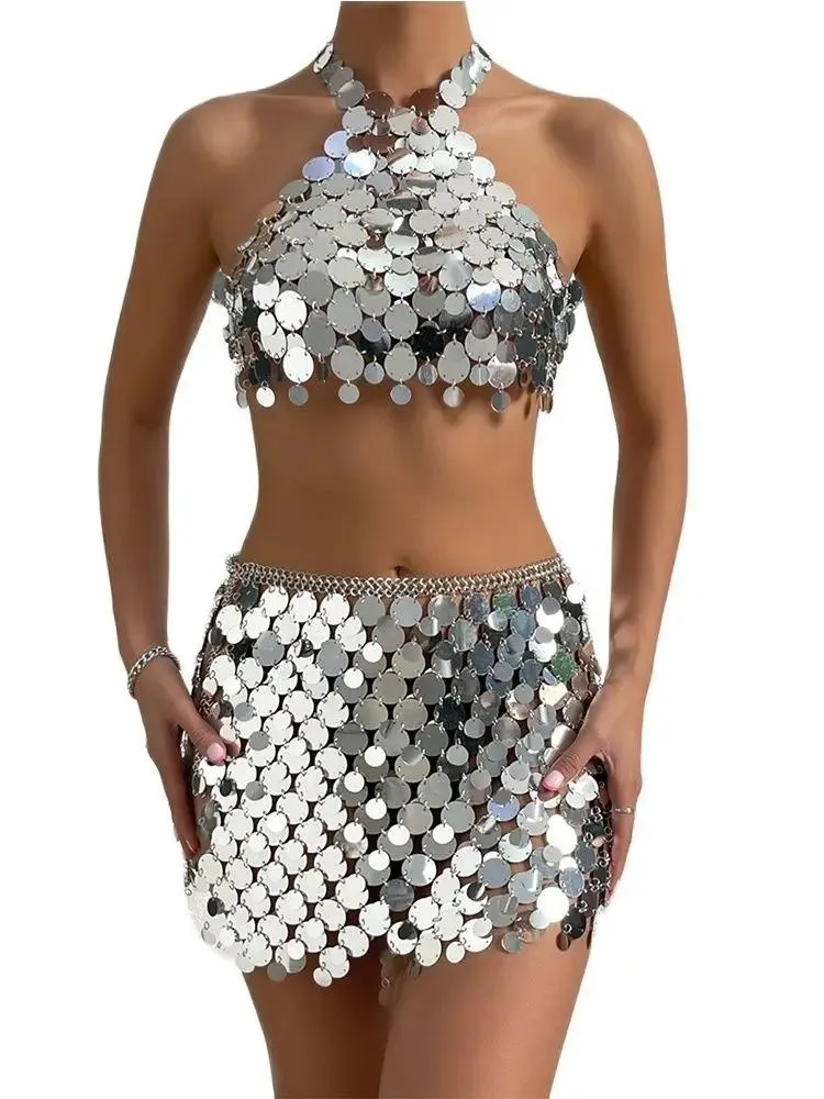 Costumes Sexy Femmes Hollow Out Brillant En Plastique Paillettes Deux Pièces Ensembles Dos Nu Halter Crop Tops Split Chaîne En Métal Brillant Mini Jupes Tenues