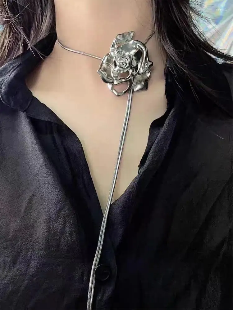 Colliers pendentifs Collier rose haut de gamme pour femmes avec un design unique Y2K Sweet Cool Collier Chaîne Spicy Girl Polyvalent Tirant la taille