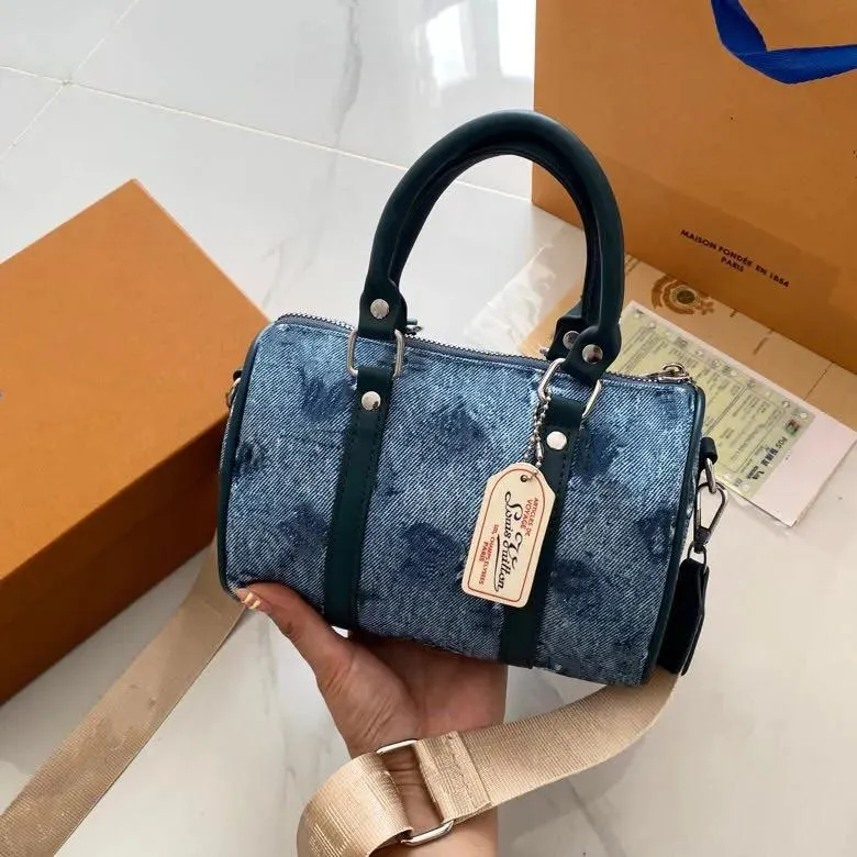 Taschen Damen Messenger Bags 2024 High Appearance Denim Handtasche Mode One Shoulder Crossbody Boston Gril's Handtasche BLAUE FARBE