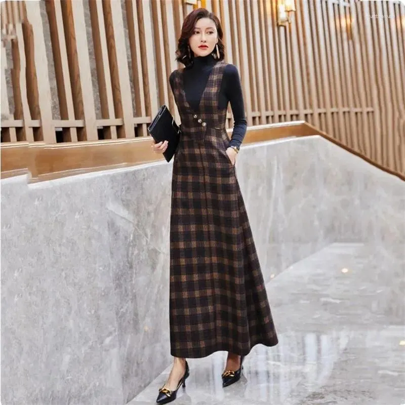 Abiti casual Wo2023 Autunno Inverno Vintage Plaid Strap Dress Set di maglieria Top Bretelle lunghe 2 pezzi Suit Women Outfit 4XL