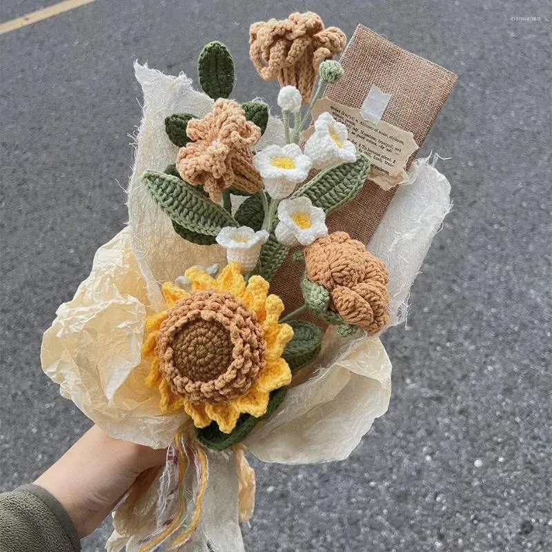 Fiori nuziali Latte Girasole Tessuto artificiale Ricamo Bouquet da damigella d'onore Mariage Fiore lavorato a maglia tessuto a mano per gli amanti