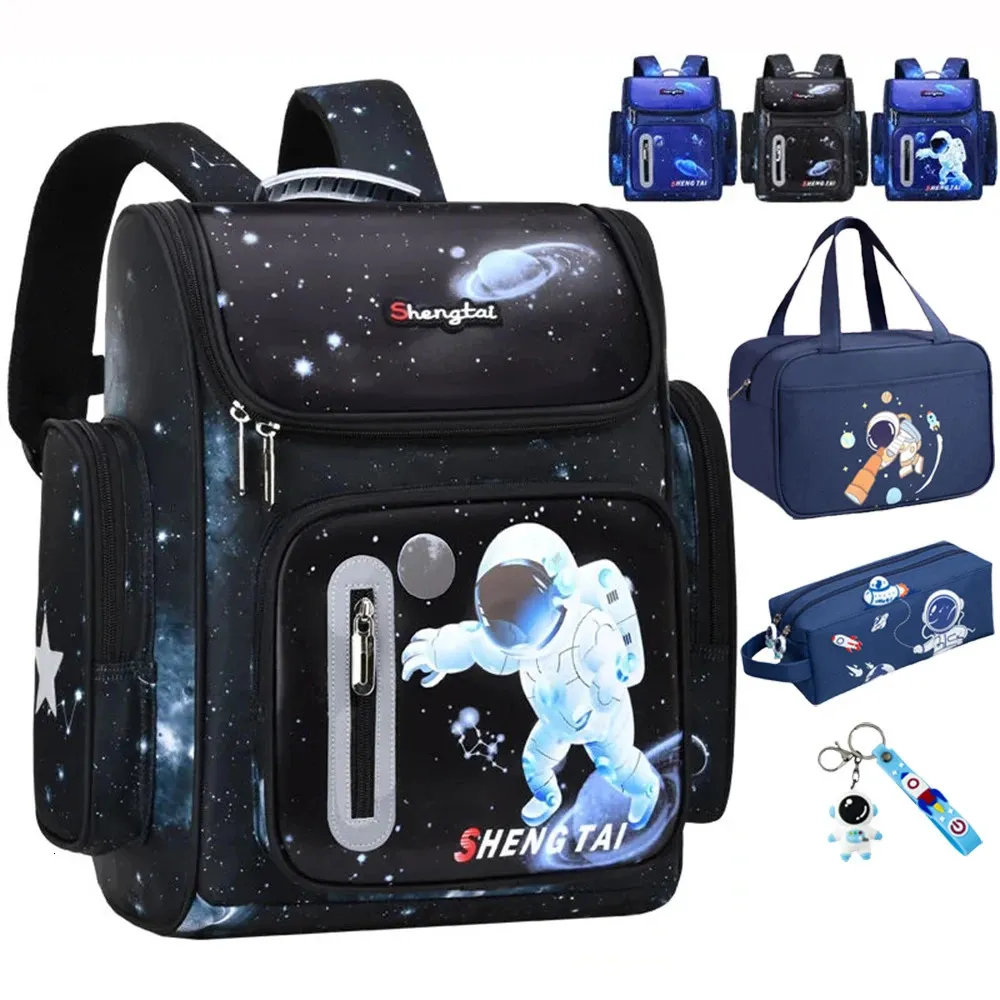 Plecaki astronauty dla dzieci w wieku szkolnym Bags Bags Boys Primary Bookbag Bag dla dzieci z lunchbox 231229