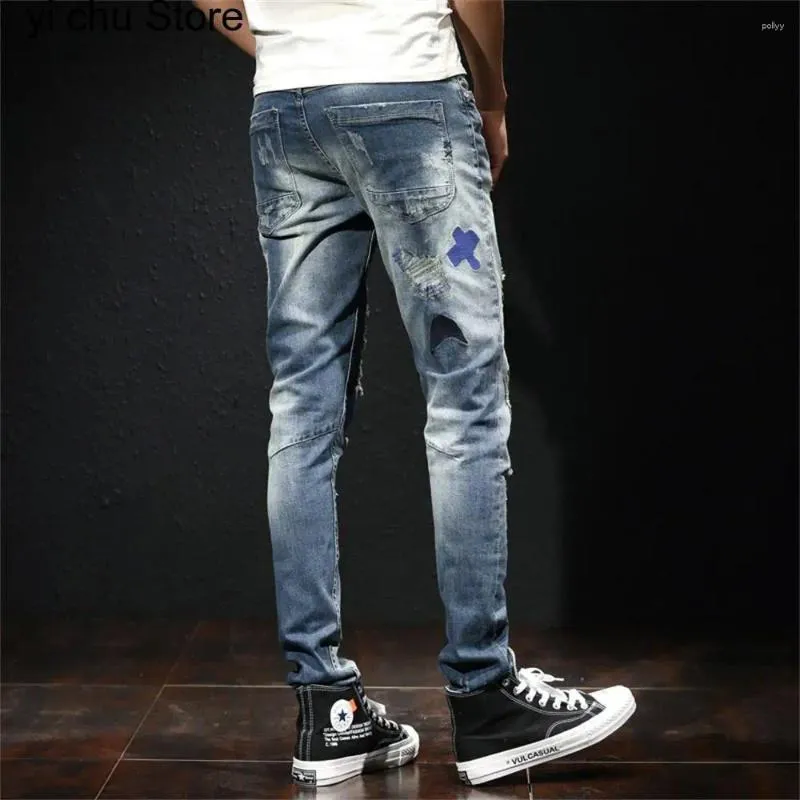 Jeans masculinos rasgados carta impressa bordado salpicos de tinta macio casual solto algodão calças elásticas arranhadas orelhas vermelhas