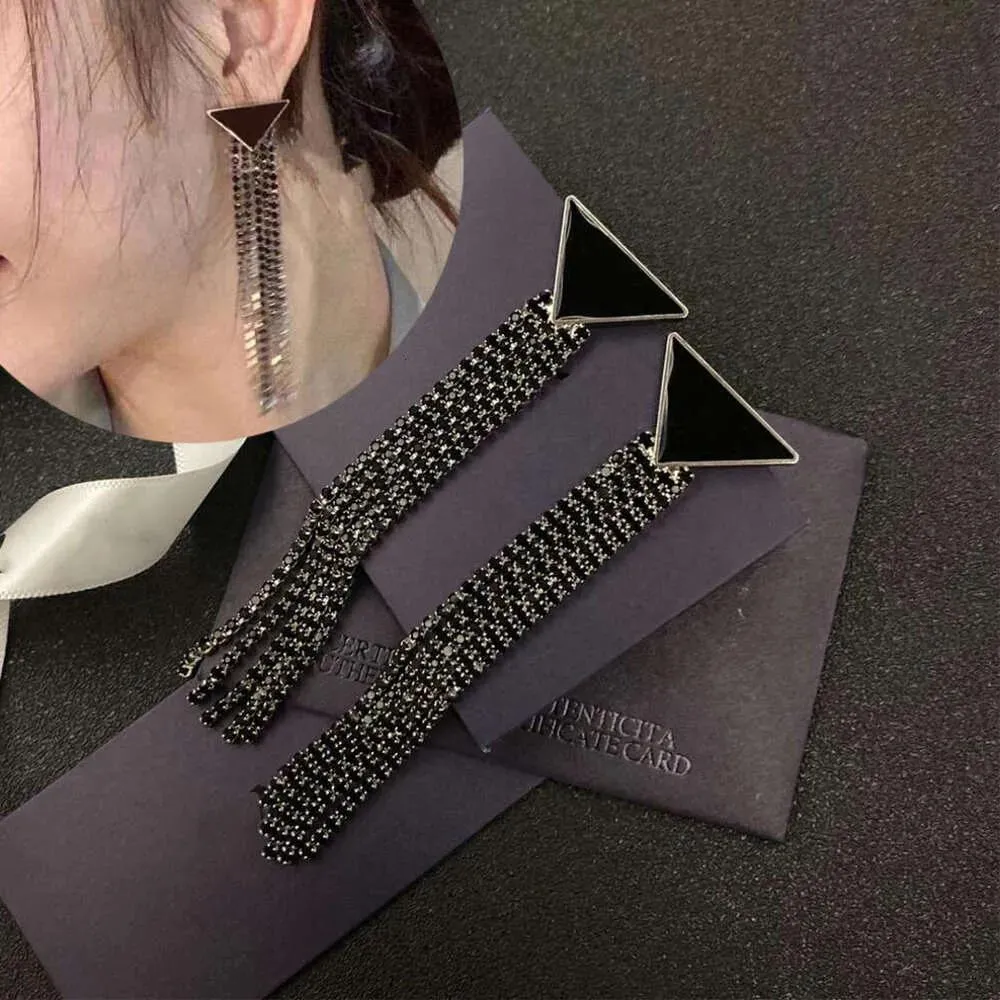 Stud Stud 2023 Stud Women Fashion Brand Black Stud Earrings Triangle Long Tassel Chain Dingle Drop Ear Studs Have Stamps EarDrop Earrin