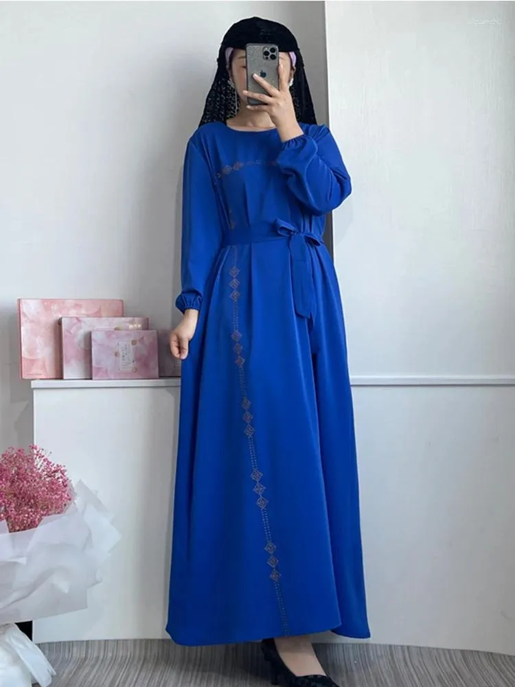 Abbigliamento etnico Abito tradizionale malese Musulmano Dubai Moda Diamanti Cintura Abaya Islamico Manica lunga O-Collo Elegante Caftano da festa