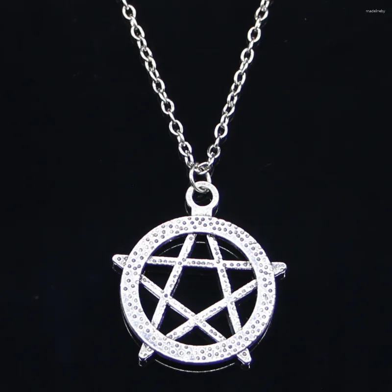 Chaînes 20pcs Collier de mode 28mm Star Pentagram Pendentifs Court Long Femmes Hommes Colar Cadeau Bijoux Tour de cou