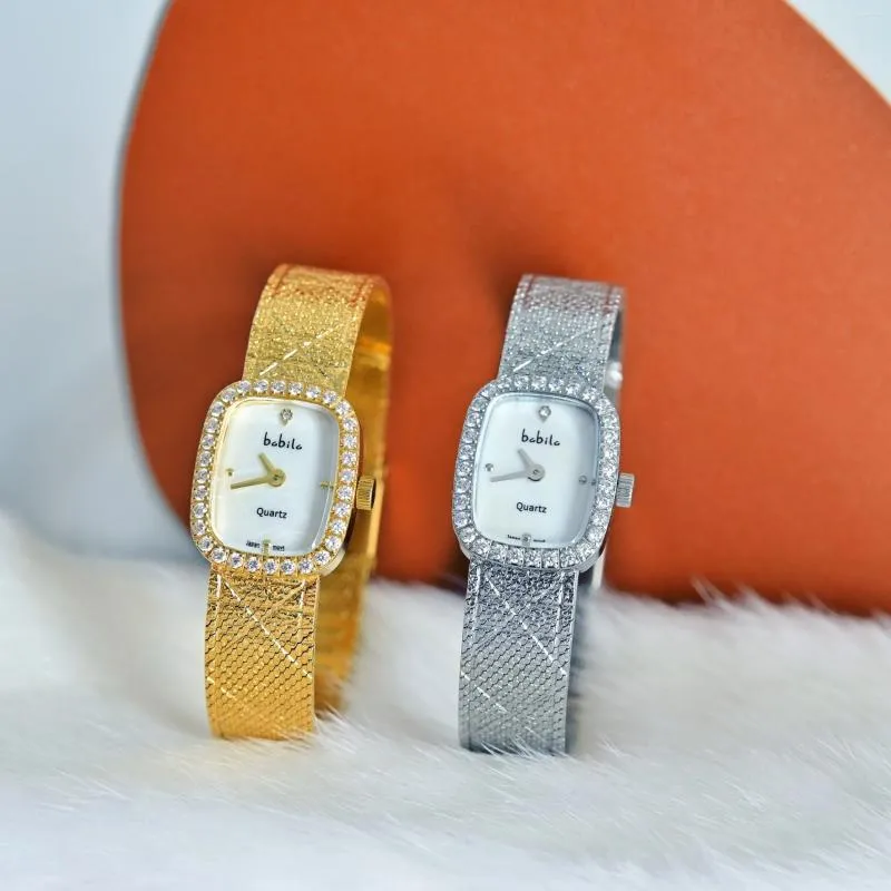 Armbandsur 2024 Women's Watch Spring Festival Gift Medieval inlaid med Diamond Luxury Retro Hand smycken guld