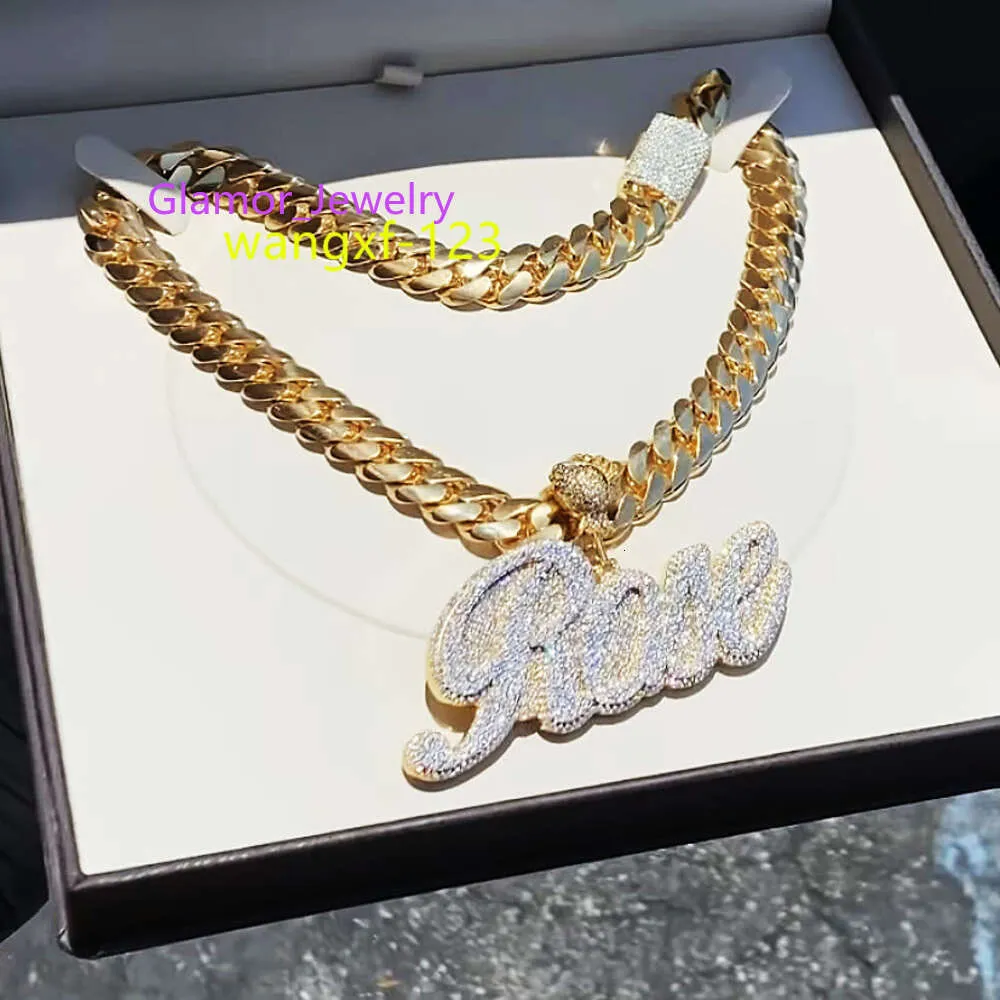 Aangepaste Vvs Moissanite Diamond Sterling Zilver Goud Iced Out Brief Hanger Ketting Cubaanse Link Chain Hip Hop Aangepaste Naam HangerMoissanite set met diamanten