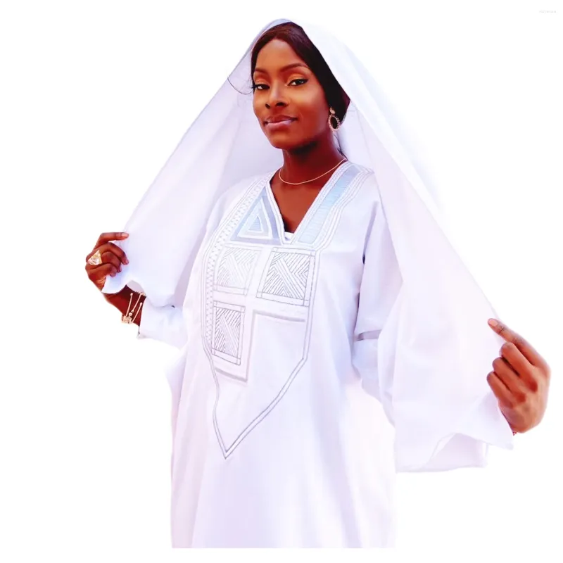 Etniska kläder anpassade fri stil afrikansk klänning för kvinna broderi design ladys kläder plus storlek klänningar kvinnor golvlängd