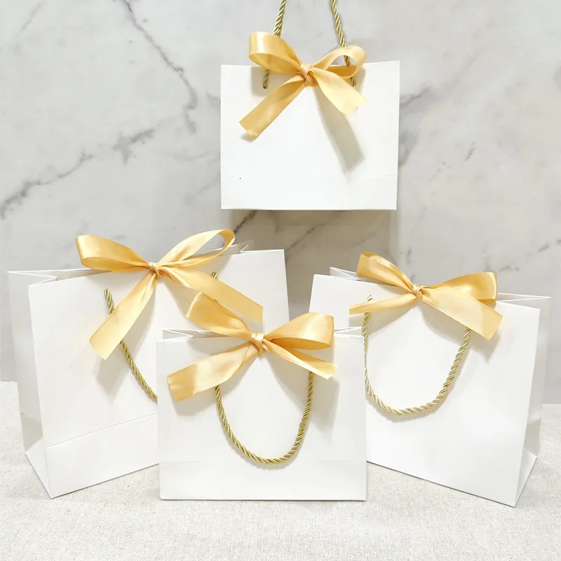 Geschenkpapier 10 Stück Schmuck Papiertüte Kosmetik Geschenktüte mit Band Hochzeit Verpackung Box für Geburtstagsfeier BagPyjama Perücke Buch Großhandel 230630