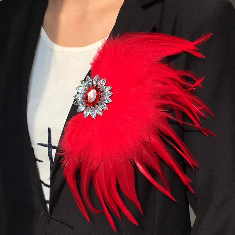 Pins Brooches Luxury Red Feather Crystal Corsage Brooch Pin For Man Women Suit Clothes Fashion Banquet Jewelry Wedding Accessories For Sale 230630