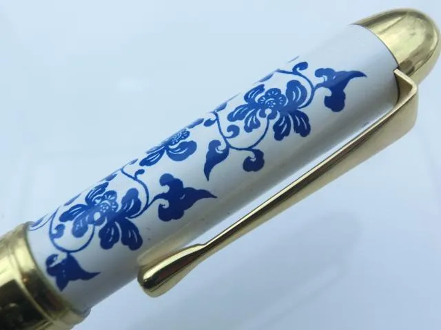 Pens The eternal venus fountain pen 8080 waxprinting blue and white porcelain advanced iridium fountain pen FREE shipping