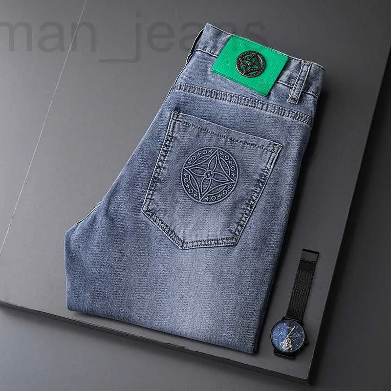 Diseñador de jeans para hombres 2023 Primavera Nuevo Slim Fit Algodón Marca de moda Jóvenes coreanos Impreso Pantalones bordados ASI