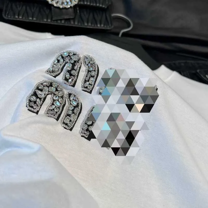 Kvinnors t-shirt designer brev tungt arbete nagla diamant rund hals långärmad t-shirt 23ss vår/sommar ny lös casual solskyddskläder yazi