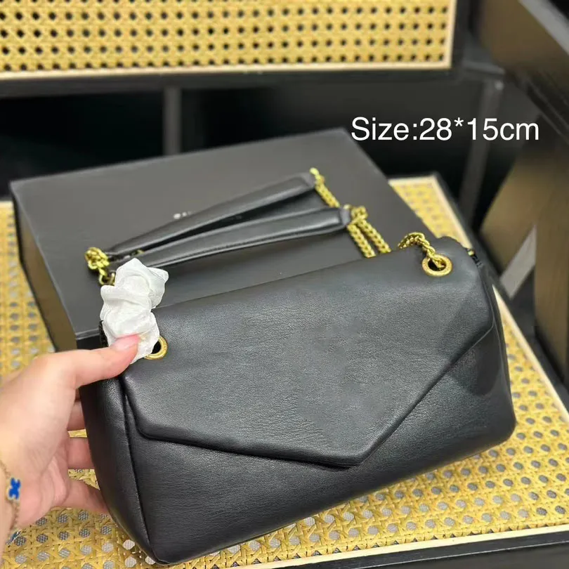 23SS Simple and Stylish Designer Bag For Daily Commute Versatile Chain Bag En klassisk måste-ha axelväska