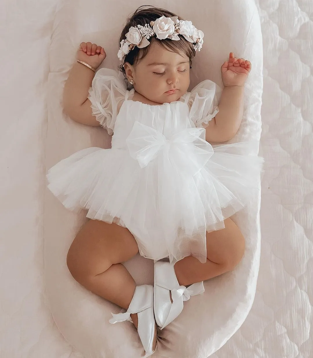 【最値下げ】Bibiy. SARAH RIBBON ROMPERS ホワイト 最値下げ】Bibiy. SARAH RIBBON ROMPERS ホワイト