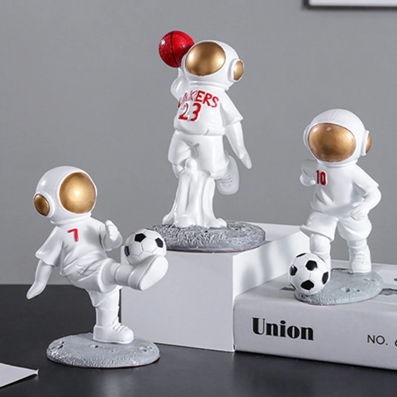 Decorative Objects Figurines Astronaut Sculpture Decor Small Crafted Miniatures Spaceman Model Ornament for Table Bedside Home Smooth and Wear resistant 230701