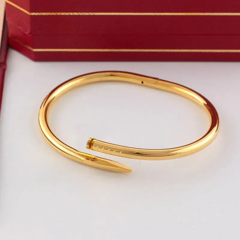 Designer Nail Armband Gold Diamond Armband Jewlery for Women Men Bangle alla diamanter Rostfritt stål smycken inte allergisk snabbfärg naglar designer armband