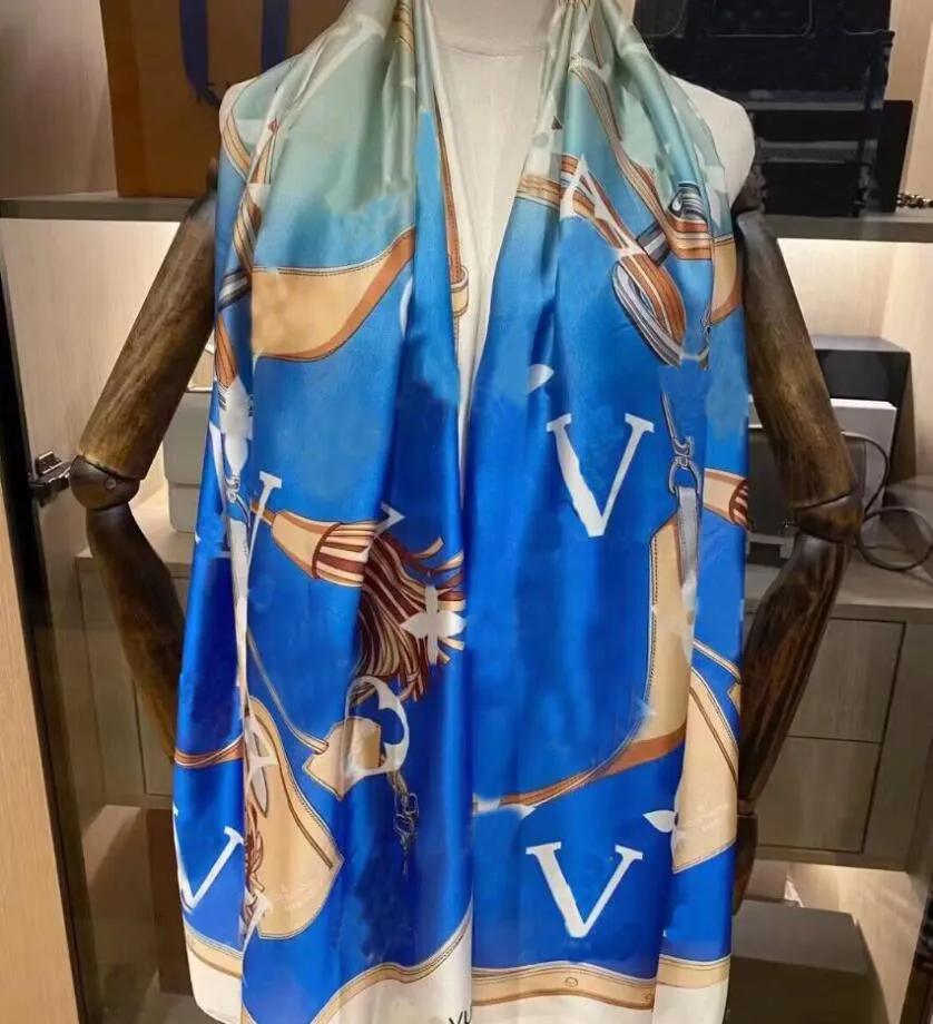 Klassieke zijden sjaal met designerprint elegante damessjaal maat 180x90cm aanbevolen voor buitenreizen