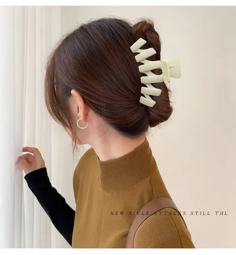 女性用の大きなポニーテールサメのヘアクリップ