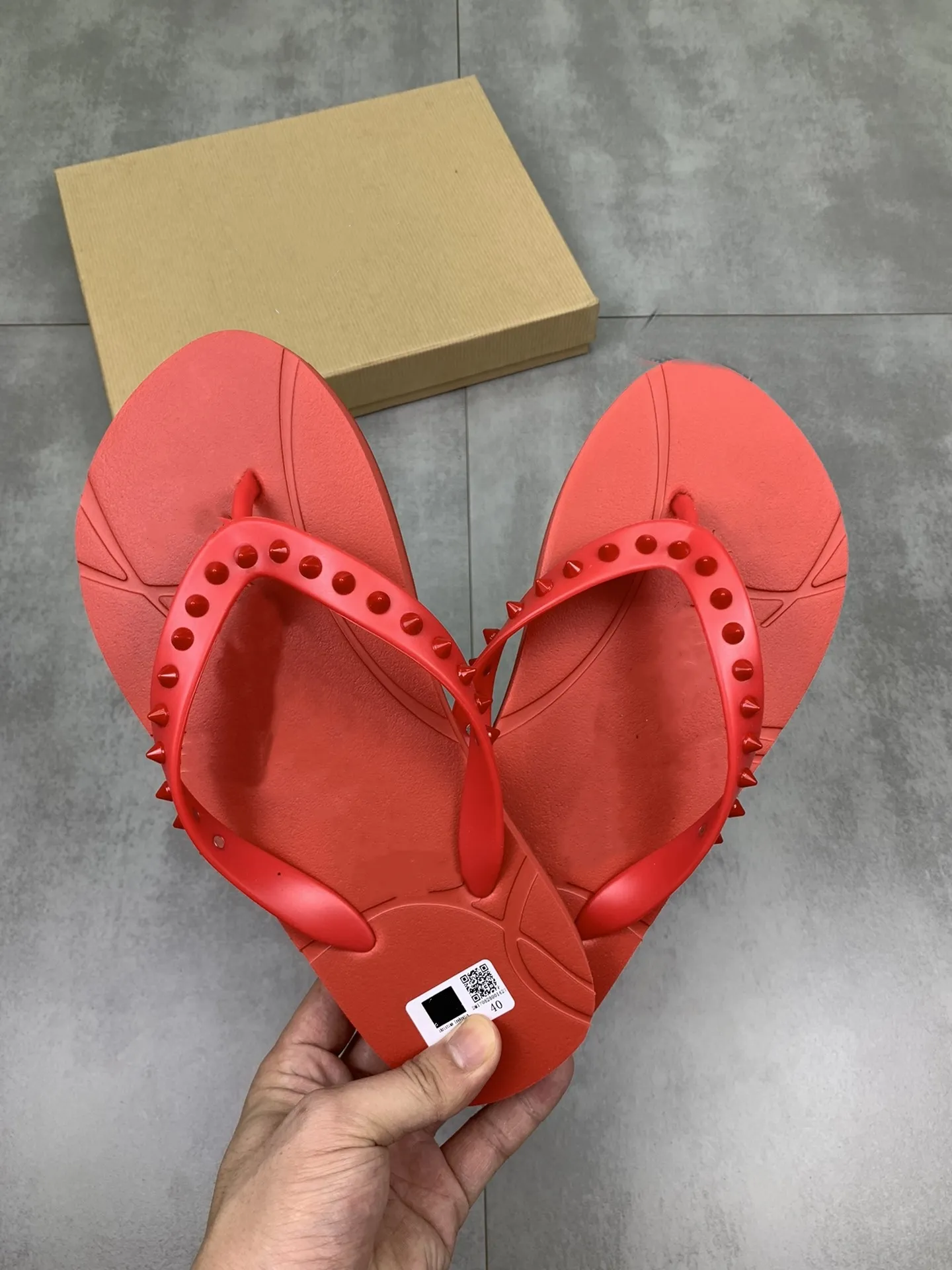 Men s Red Designer Flip Flop Women s Slipper Sandals Famous Summer Beach Flat bottom comfort Thongs Unisex Pool Sandals for Hotels and Baths with Box