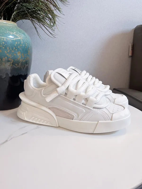 Designers överdimensionerade sneaker casual skor ensam vit svart läder lyx sammet mocka kvinnor 0629