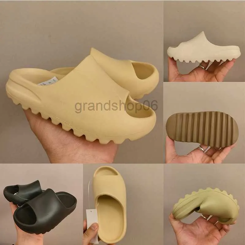 2023 Chaussures pour enfants Populaires Diapositives pour bébés Big Baby Slide Summer Solid Slipper Yezziness Enfants Yezy Clog Sandale Acoustique Eva Noir Gris Pantoufles Garçons Tainers 26-35