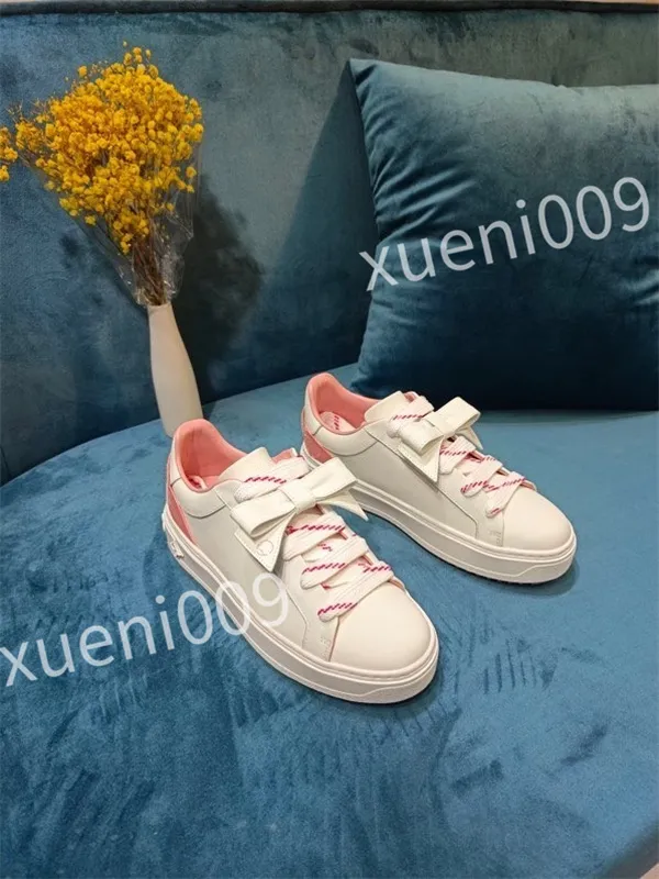 Top Hot Mens Sneakers Bread Shoe Fashion Trend Classic Floral Designer Casual Versatile Womens Outdoor Walking High Quality dc220503