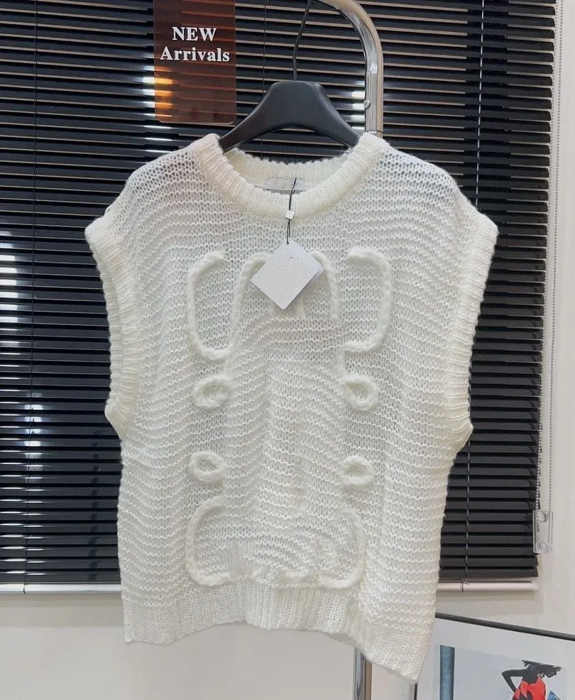여성 스웨터 디자이너는 Mohair Sleeveless Sweater를 조끼합니다