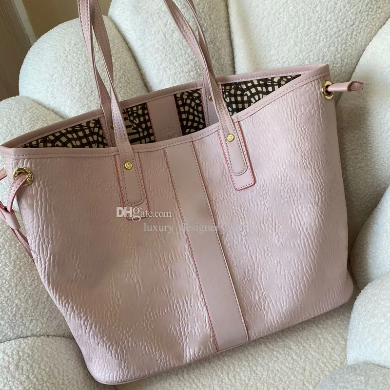 Best Ladies Handbag Designs in Pakistan For 2024-2025 | Women handbags,  Womens tote bags, Handbag