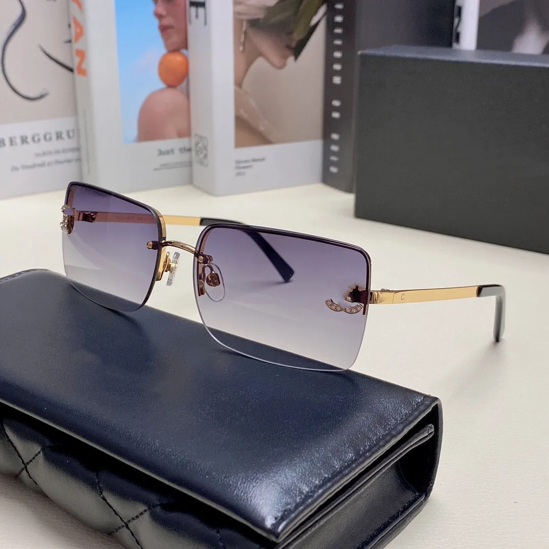 Retro Square Sunglasses for Women - Designer Black  display picture 2