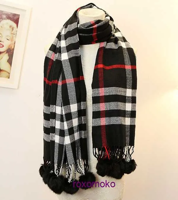 Högkvalitativ vinter och höst Bur Home scarf för kvinnor män Höst Vinter Koreansk version Förtjockad Varm Damneck Imitation Cashmere Pläd Dropball Scarf Shaw