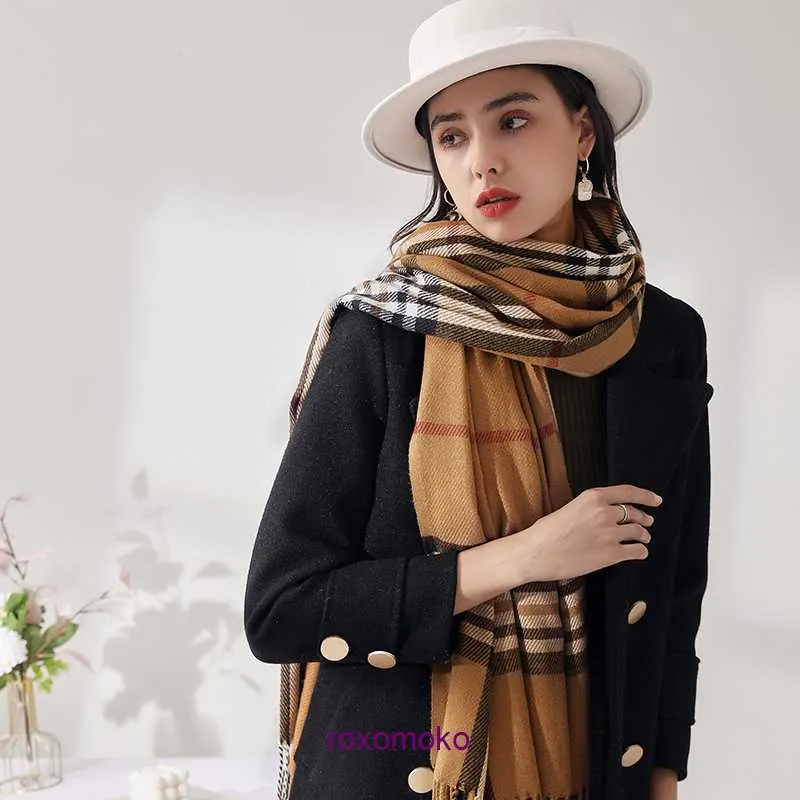 Lenços de inverno da moda varejo para venda cachecol xadrez feminino outono e inverno 2023 nova imitação de cashmere borla xale engrossado frio quente pescoço