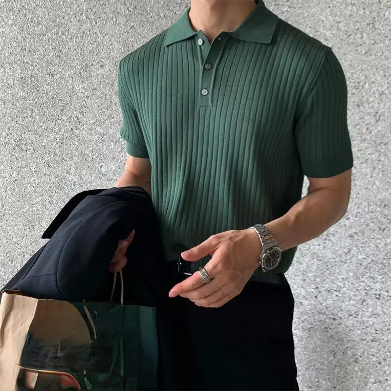 Polos pour hommes Polo en tricot de luxe Vêtements pour hommes Casual Rayé Boutonné Couleur unie T-shirt à manches courtes pour chemisier respirant 230703