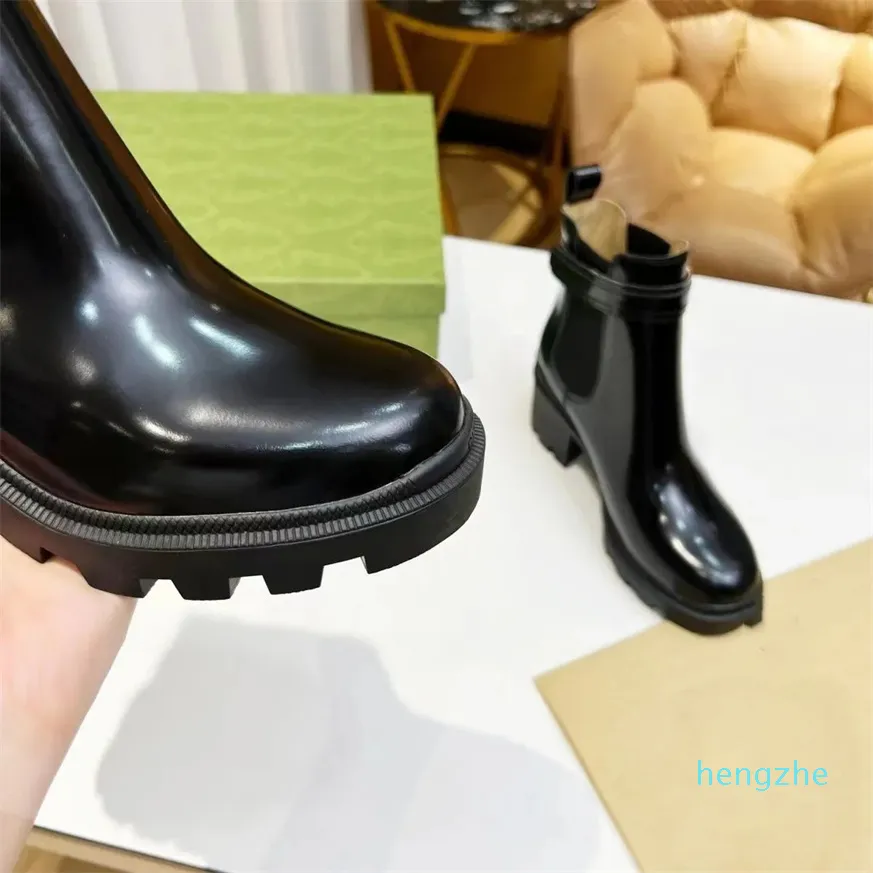 Ankle boot feminina couro preto brilhante designer clássico botas Chelsea salto bloco elástico nas laterais sola de borracha