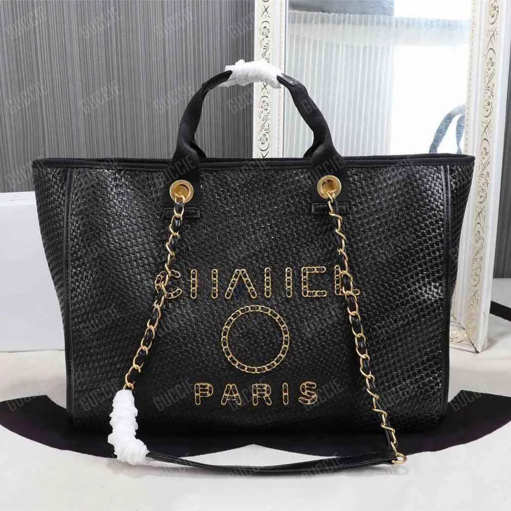 12 French Designer Tote Bags With Timeless Sophistication | Chanel çanta,  Çanta tasarımı, Çantalar