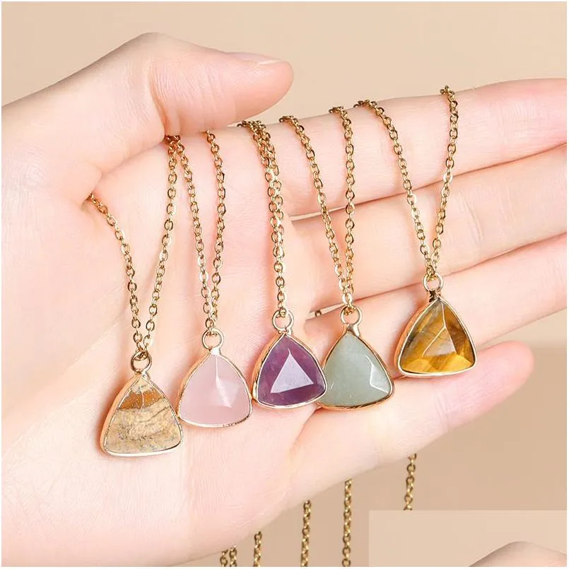 Hängselhalsband Natural Stone Crystal Necklace Triangle Amethyst Rose Quartz Chakra Healing Smycken för kvinnor Drop Delivery Pendant Dh47e