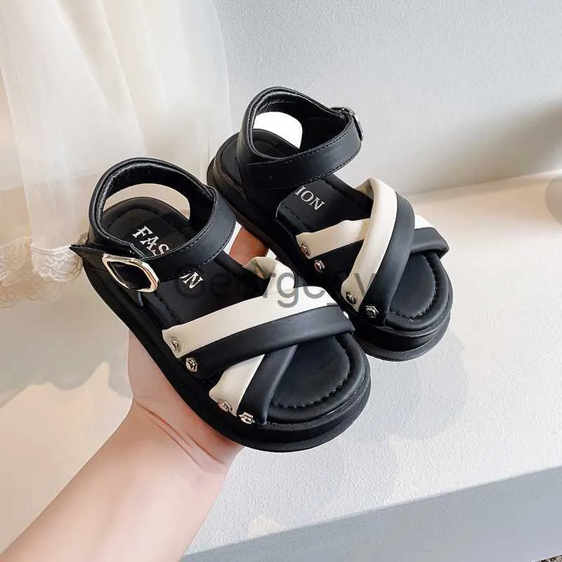 Sandaler färg matchande tjej barn sandaler för barn flickor skor barnskor från 2 till 5 tjocka botten kors mångsidiga pojkar sandal j230703