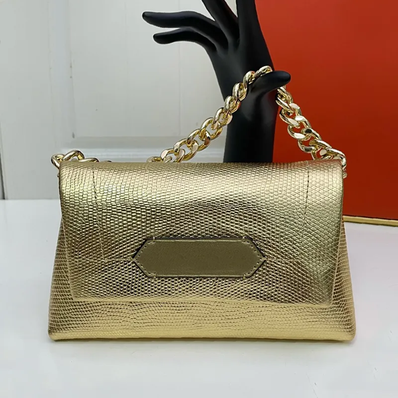 Borsa a tracolla alla moda Borse a tracolla Borsa del progettista Borsa a tracolla con patta quadrata da donna metallizzata Tasca per cellulare Hardware in metallo Fibbia magnetica Portafoglio a marsupio argento