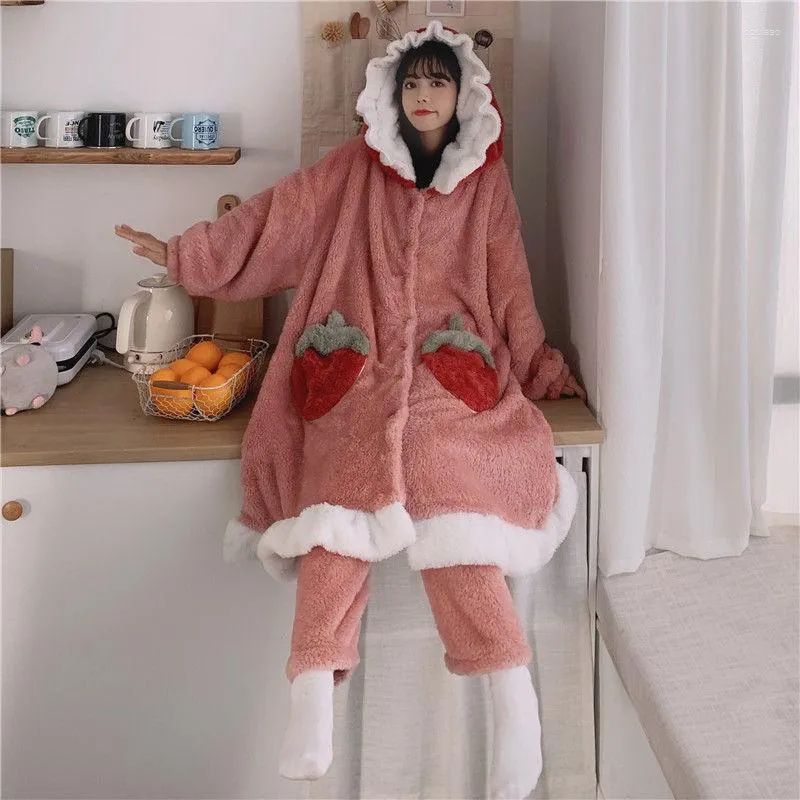 Kvinnors sömnkläder kvinnor pajamas söt jordgubbe kostym flanell varm huva nattklänning flickor hemservice vinter lång badrock