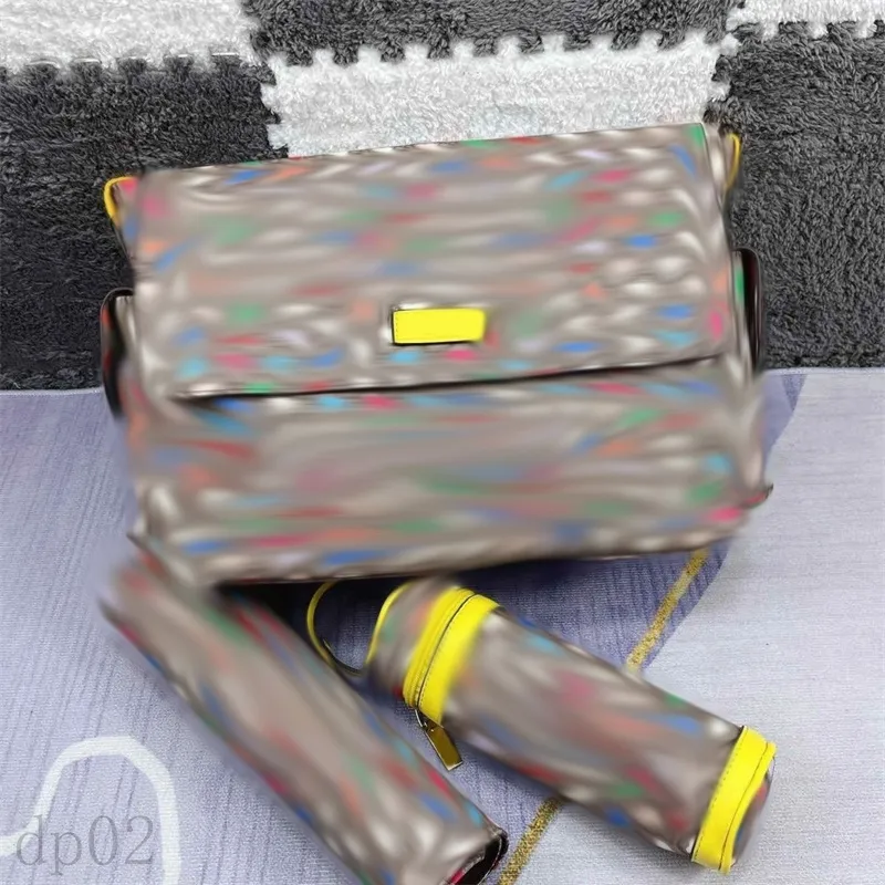 Linda bolsa de múmia designer de fraldas preta marrom listra vermelha portátil viagem ao ar livre na moda popular empilhador de fraldas de bebê com trocador XB049 Q2