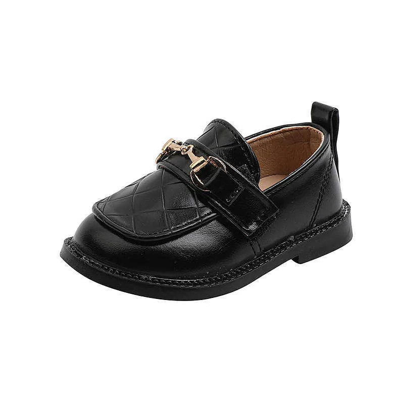 Кроссовки плоская детская детская обувь кожаная палка для подростки для девочек одеваться для обуви моды черная вечеринка Свадебная церковь мальчики носят Batismhkd230701