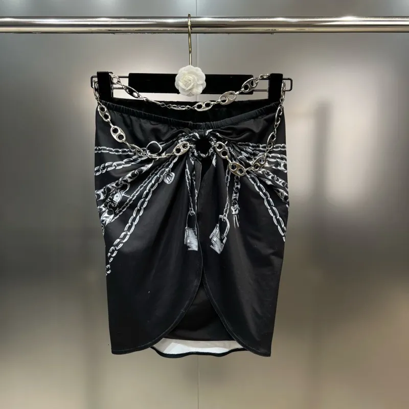 Kjolar prepompommar samling ihåliga ut med hög midja blommig tryck metallkedja dekoration svart falska två bitar kort kjol gk877 230701
