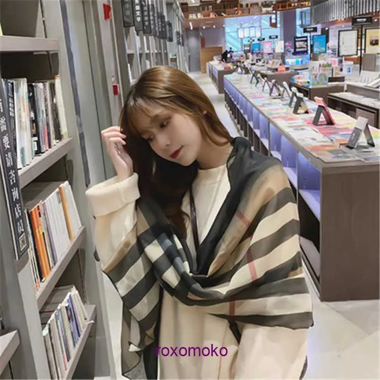 Fashion Bur Home women's scarves for winter and autumn Korean Dongmen Classic Style Women's Winter Celebrity Same Checked Scarf Colored Decoration Neck