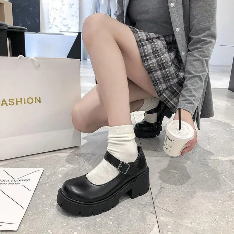 Sandaler plus storlek 42 lolita skor Mary Jane skor Studenter JK High Heel Platform Shoes Cosplay High Heels Patent Leather Wedge Sneakers