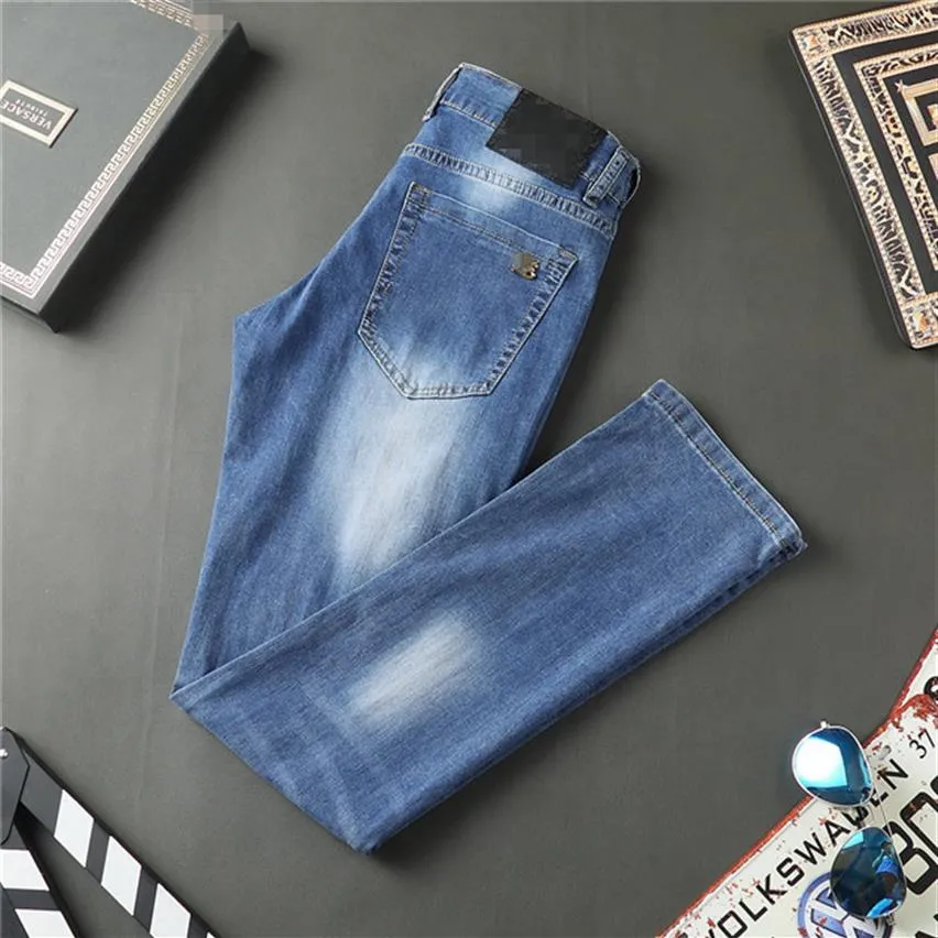 Jeans de luxo Calças masculinas de grife Tamanho azul 28-40 Casual Verão Calças finas Design Khaki Grid Calça cinza Lista mais recente em Algodão Fash302Z