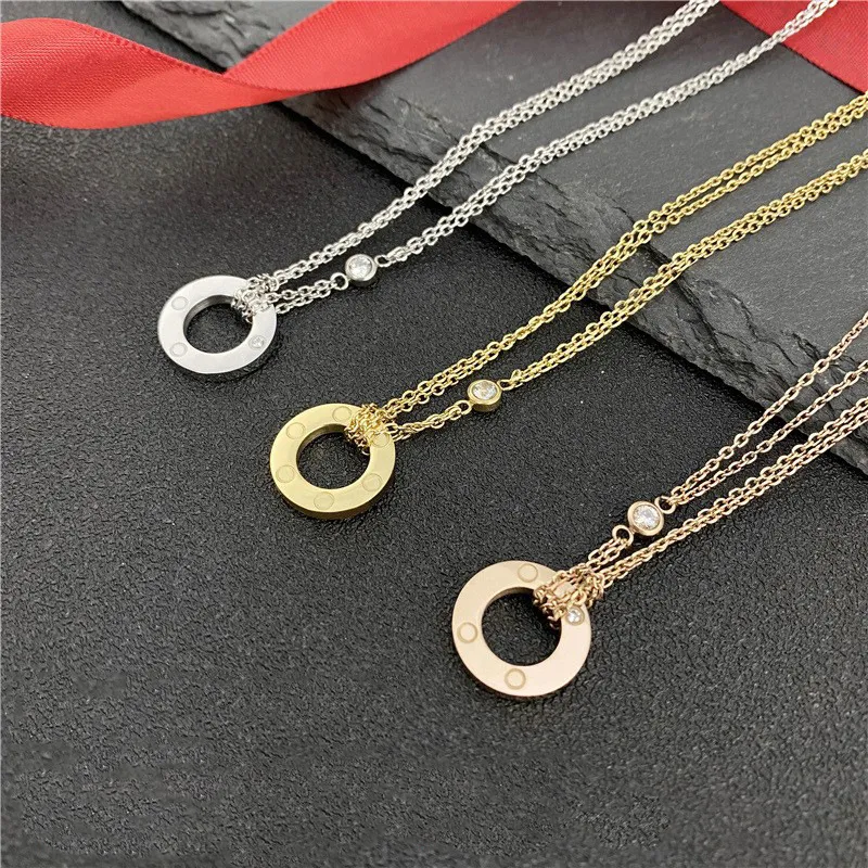 Ne jamais terminer la marque de luxe de luxe de luxe Colliers Pendants Colliers en acier inoxydable Double ring avec diamant Pendant Collier Perles de chaîne Bijoux Accessoires Cadeaux